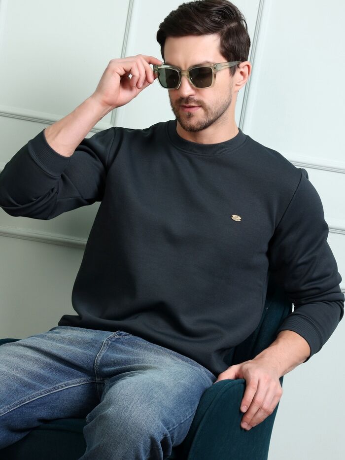 Regular Fit Round Neck Full Sleeve Solid Casual Sweatshirt